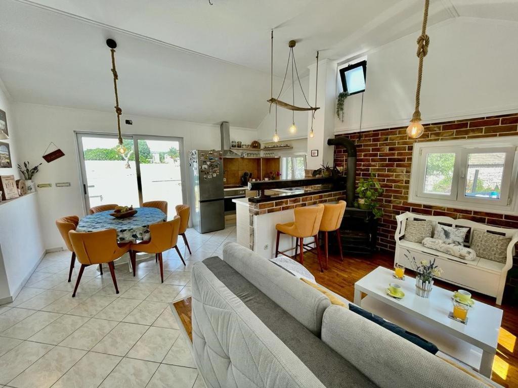 Vacation House Lavanda New! Heated Pool Zadvarje 外观 照片